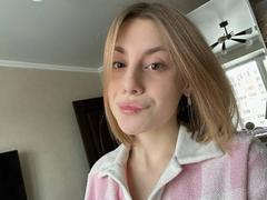 KerryColver - blond female webcam at xLoveCam