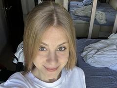 KerryColver - blond female webcam at xLoveCam