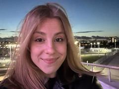 KerryColver - blond female webcam at xLoveCam