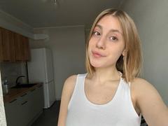 KerryColver - blond female webcam at xLoveCam