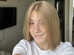KerryColver - blond female webcam at xLoveCam