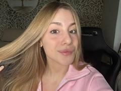 KerryColver - blond female webcam at xLoveCam