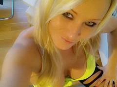KIeineDrecksau-hot - blond female webcam at xLoveCam