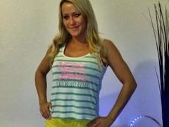 KIeineDrecksau-hot - blond female webcam at xLoveCam