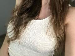 Kiana-hot - female with brown hair webcam at xLoveCam