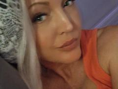 KimLayne-hot - blond female webcam at xLoveCam