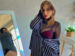 KimShoogar - blond female webcam at LiveJasmin