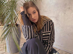 KimShoogar - blond female webcam at LiveJasmin