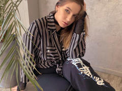 KimShoogar - blond female webcam at LiveJasmin