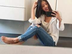 Kim-Rose - female with brown hair webcam at xLoveCam