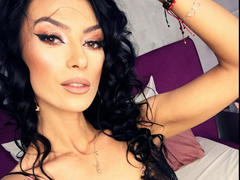 KinkyAmelie - female with brown hair webcam at xLoveCam