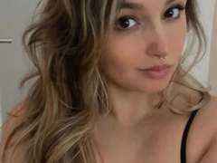 KinkyKylie-hot - female with brown hair webcam at xLoveCam