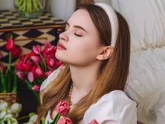 SophiaNozers - female with brown hair and  big tits webcam at LiveJasmin