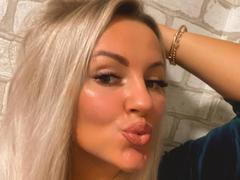 KiraCandy - blond female webcam at xLoveCam