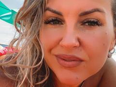 KiraCandy from xLoveCam