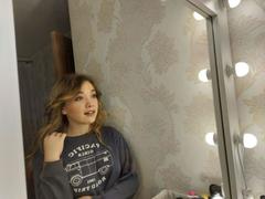 KiraDripe - female with brown hair webcam at xLoveCam