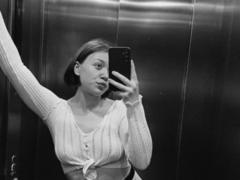 KiraDripe - female with brown hair webcam at xLoveCam