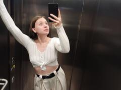 KiraDripe - female with brown hair webcam at xLoveCam