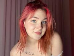 KiraGrande - female with red hair webcam at xLoveCam