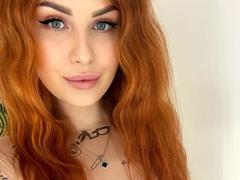 KiraNeeww - female with brown hair webcam at xLoveCam