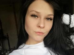 KiraSwee-hot - female with brown hair webcam at xLoveCam