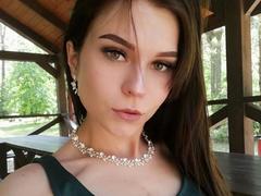 KiraSwee-hot - female with brown hair webcam at xLoveCam