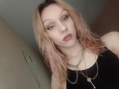 KiranaHayes - blond shemale webcam at LiveJasmin