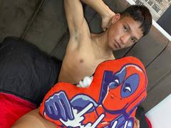 KirosSinclair - male webcam at xLoveCam