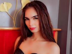 KirstenCarry - shemale webcam at xLoveCam