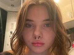 KirstieDevost - female with brown hair webcam at xLoveCam