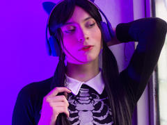 KisaaJones - shemale with red hair webcam at xLoveCam