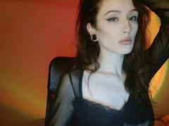 KissyFox-hot - female with brown hair webcam at xLoveCam