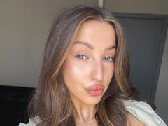 Kitkata - female with  big tits webcam at xLoveCam