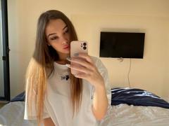 KitsuneDream - female with brown hair webcam at xLoveCam
