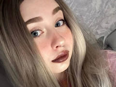 AliceCutex - blond female webcam at ImLive