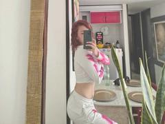 Nina_kravitz - female with brown hair and  big tits webcam at ImLive