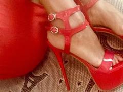 Kiwi - blond female webcam at xLoveCam