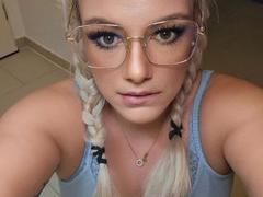 Kiwi-ink-hot - blond female webcam at xLoveCam