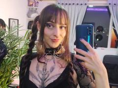 KizzuKyuwu - female with brown hair webcam at xLoveCam