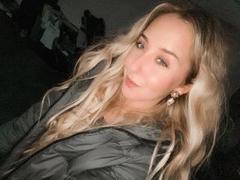 kia-rey-hot - blond female webcam at xLoveCam