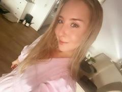 kia-rey-hot - blond female webcam at xLoveCam
