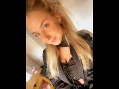 kia-rey-hot - blond female webcam at xLoveCam