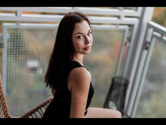 KlaraGold-hot - female with black hair webcam at xLoveCam