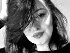 KlaraxGold - female with brown hair webcam at xLoveCam