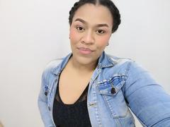 KloheEvans - female with black hair and  big tits webcam at xLoveCam