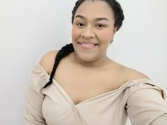 KloheEvans - female with black hair and  big tits webcam at xLoveCam