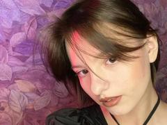 KodikMya - female with brown hair webcam at xLoveCam