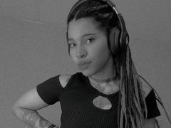 KoralineMiller - female with brown hair webcam at LiveJasmin