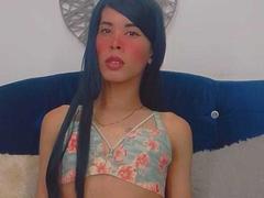 kristalkisslovFun - shemale with black hair webcam at ImLive