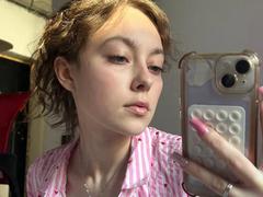 KristalRozon - female with brown hair webcam at xLoveCam